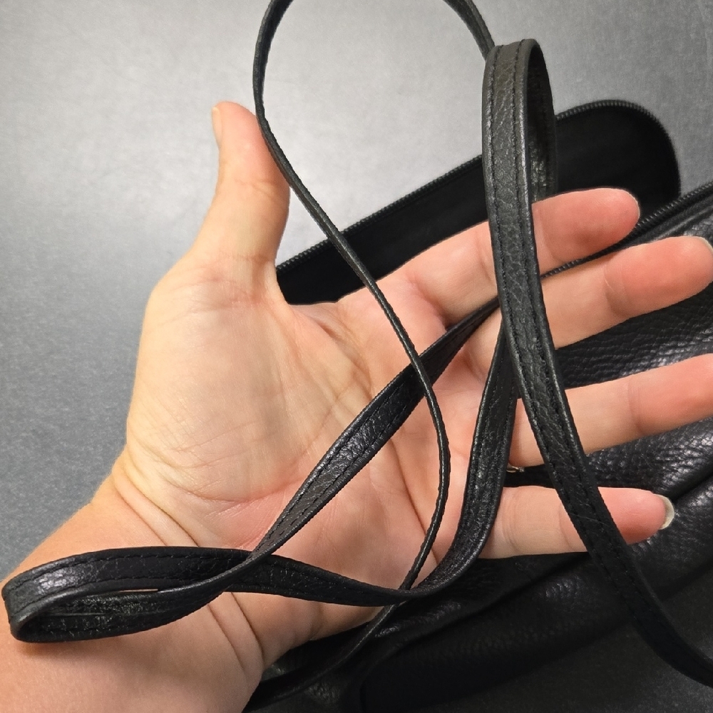 Levenger Black Leather Crossbody Bag with Optional Belt Bag Loops - Picture 8 of 11